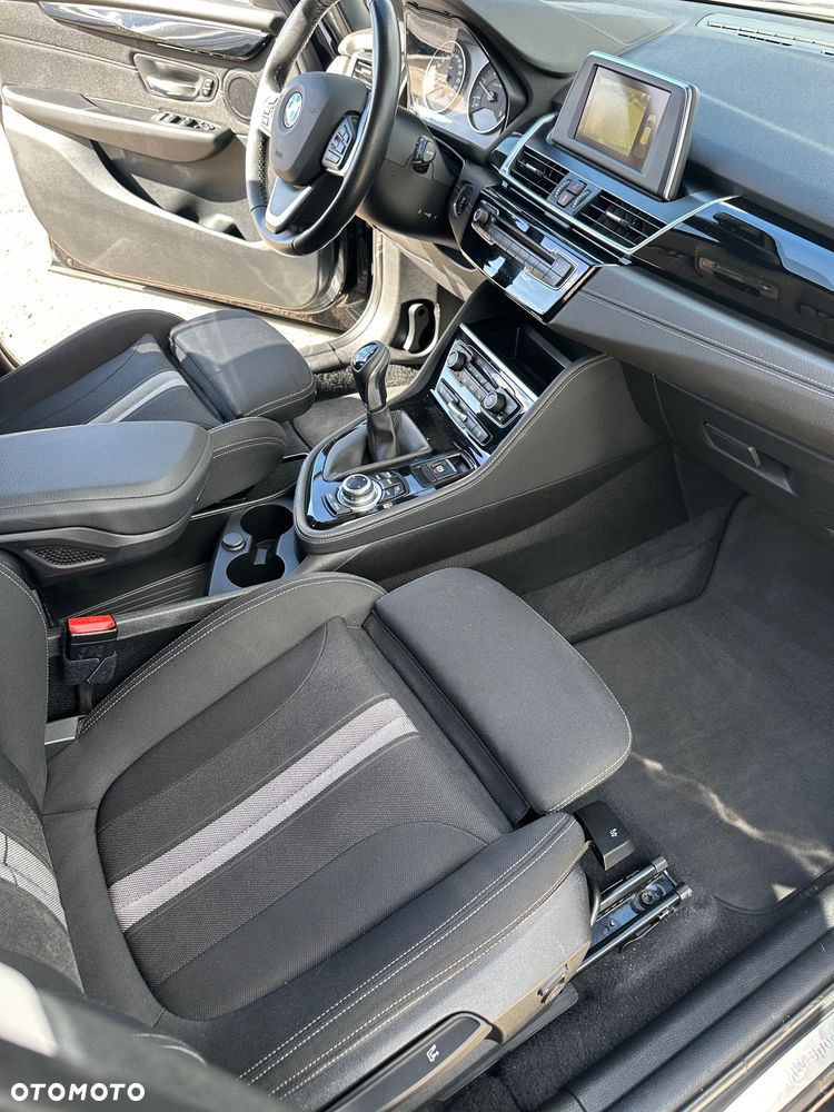 BMW Seria 2 218d - 6
