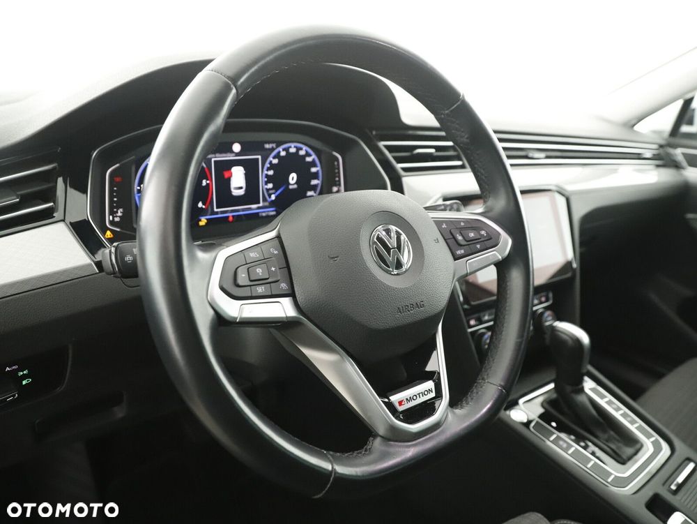 Volkswagen Passat - 9