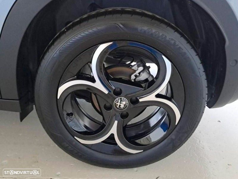 Alfa Romeo Junior 1.2 Speciale eDCT6 - 11