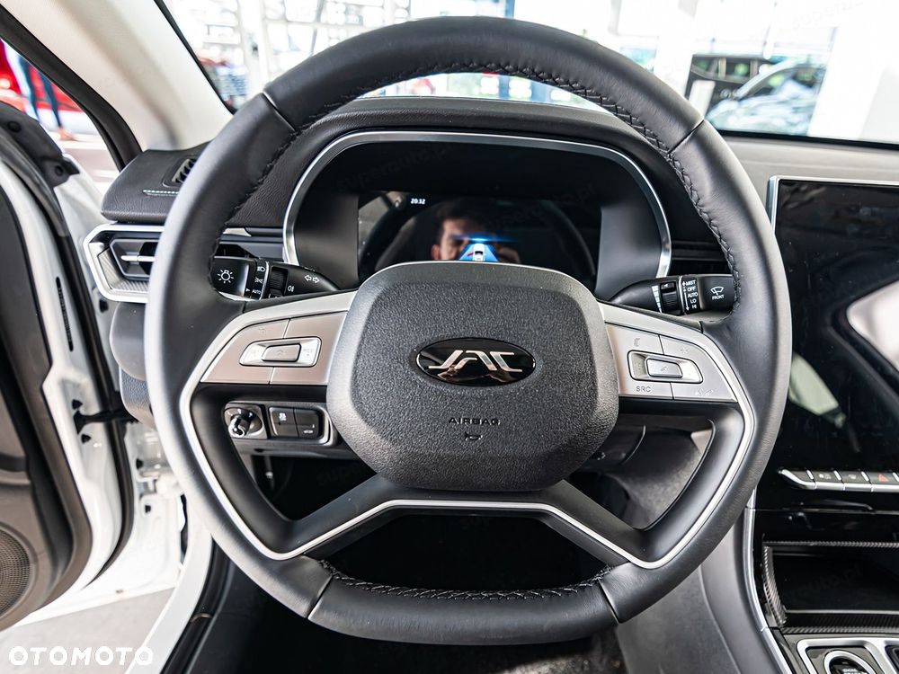 JAC J7 Plus CVT - 12