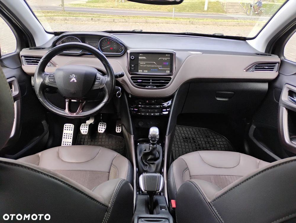 Peugeot 2008 1.6 e-HDi Allure S&S - 9