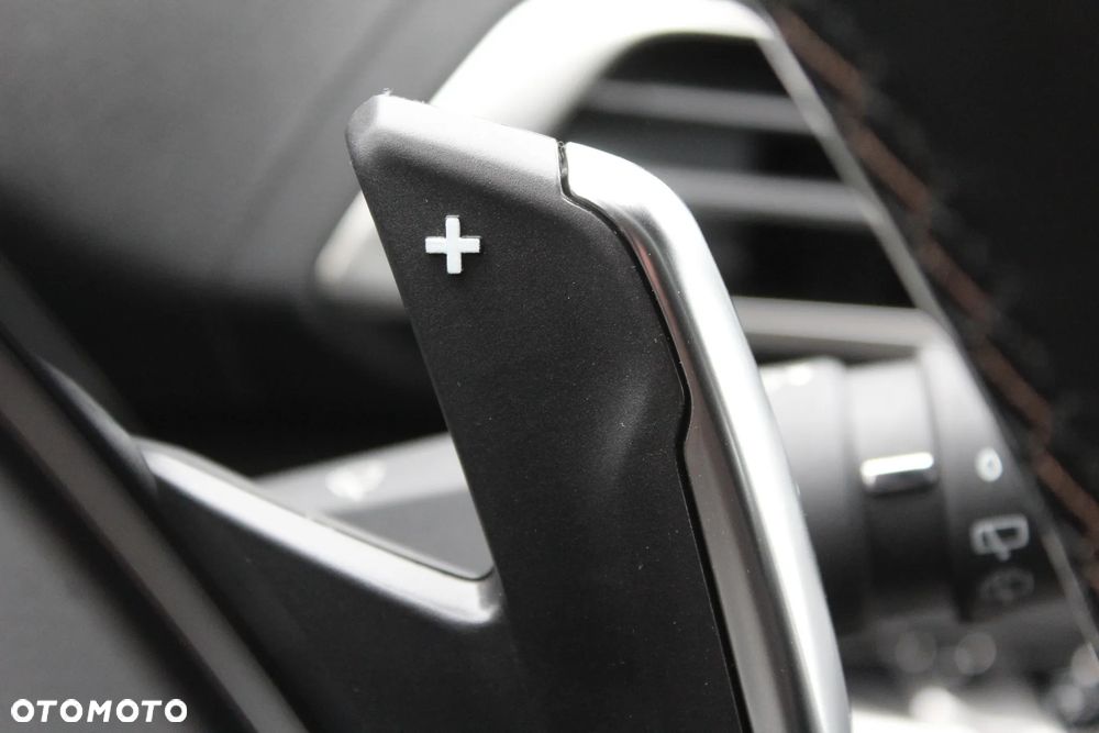 Peugeot 3008 Hybrid4 300 e-EAT8 GT - 21