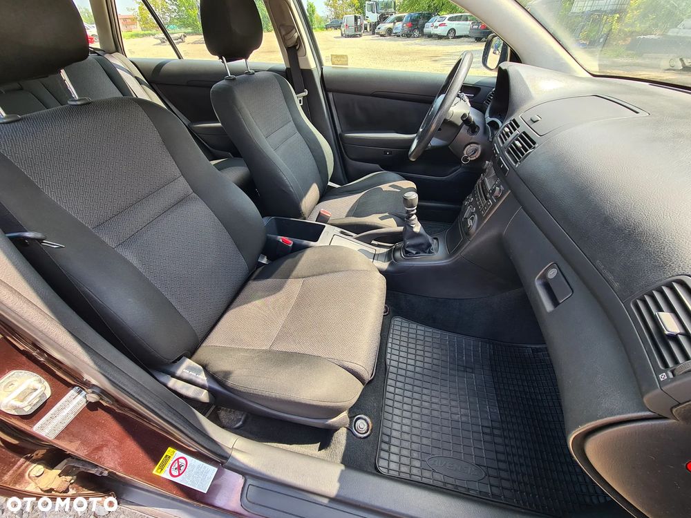 Toyota Avensis - 28