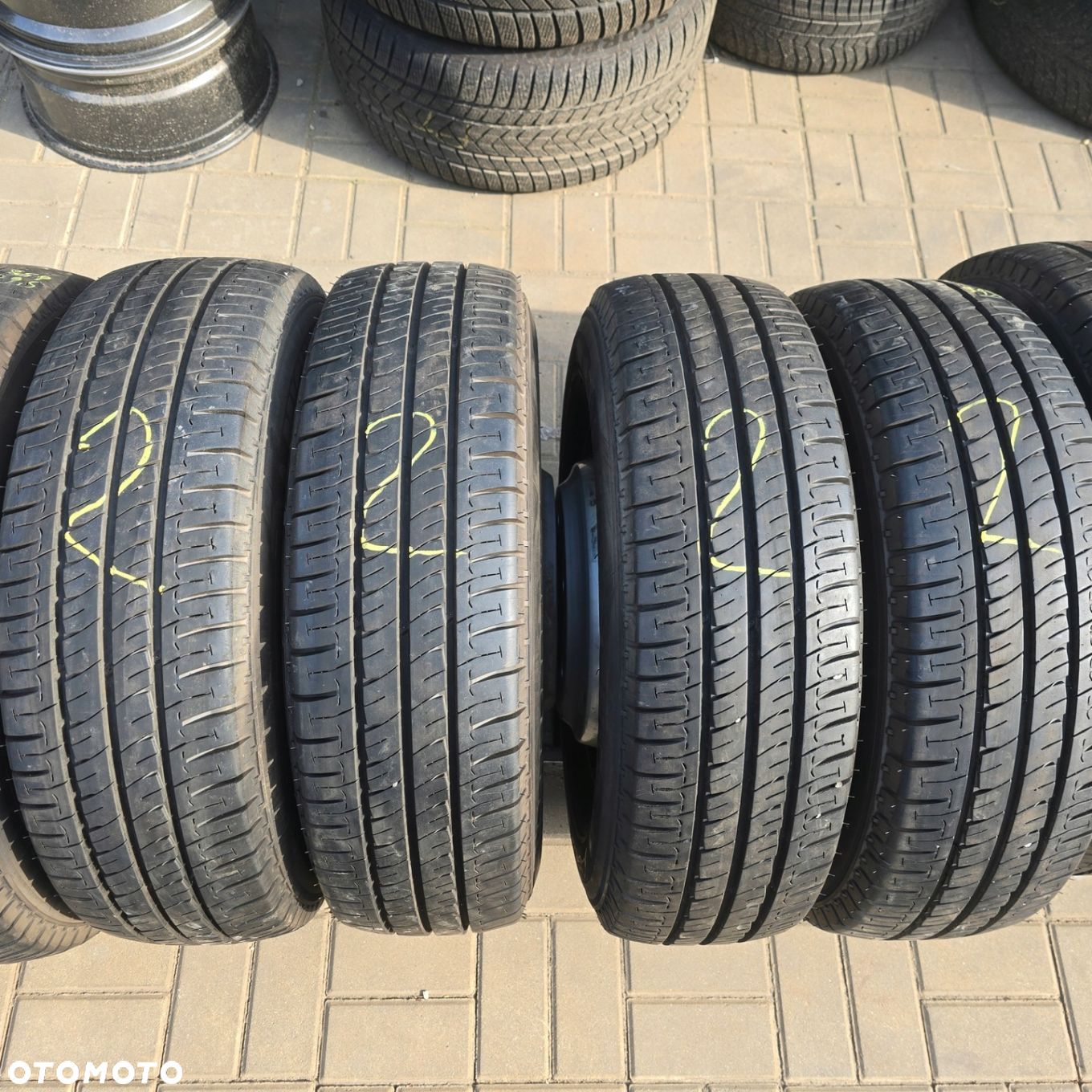 MICHELIN AGILIS 225/75R16C 121/120 R 4X - 1