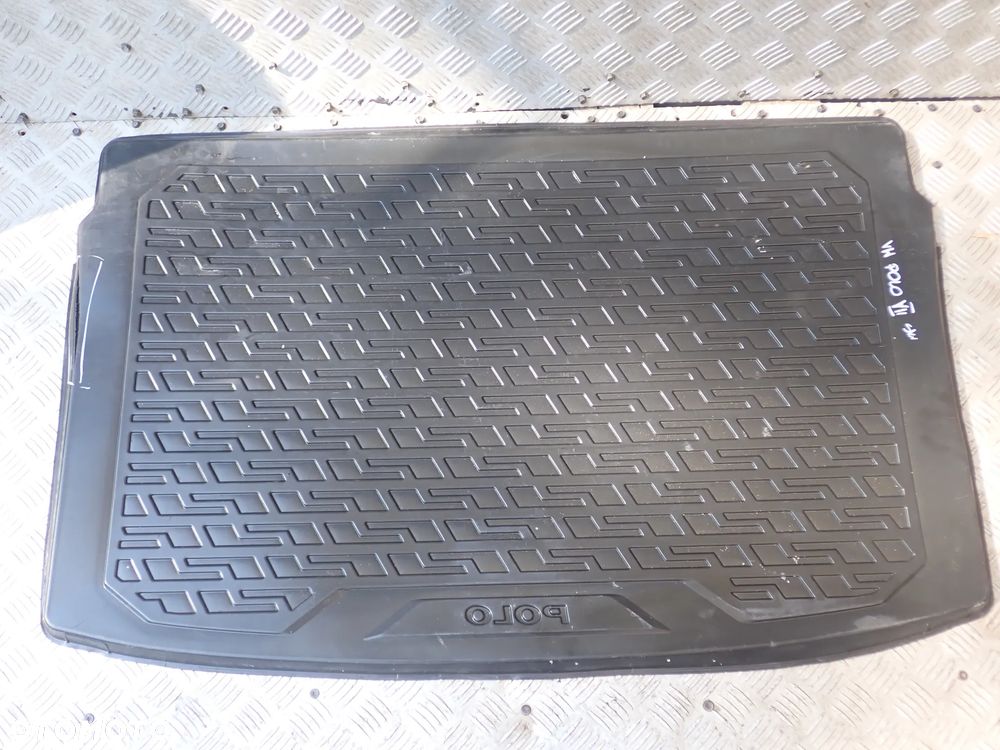 WYKŁADZINA PODŁOGA MATA BAGAŻNIKA VW POLO VII  2G0061161 NADERWANA - 3