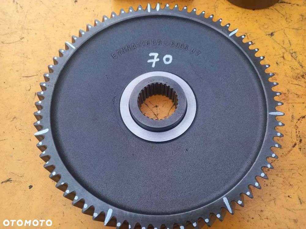 Elementy tylnego WOM 540/1000 New Holland 6640 - 2