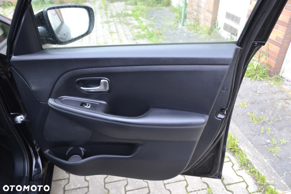 Kia Carens 1.6 GDI L - 19