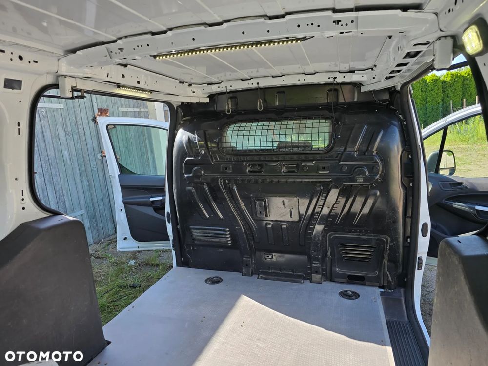 Ford Transit Connect - 28