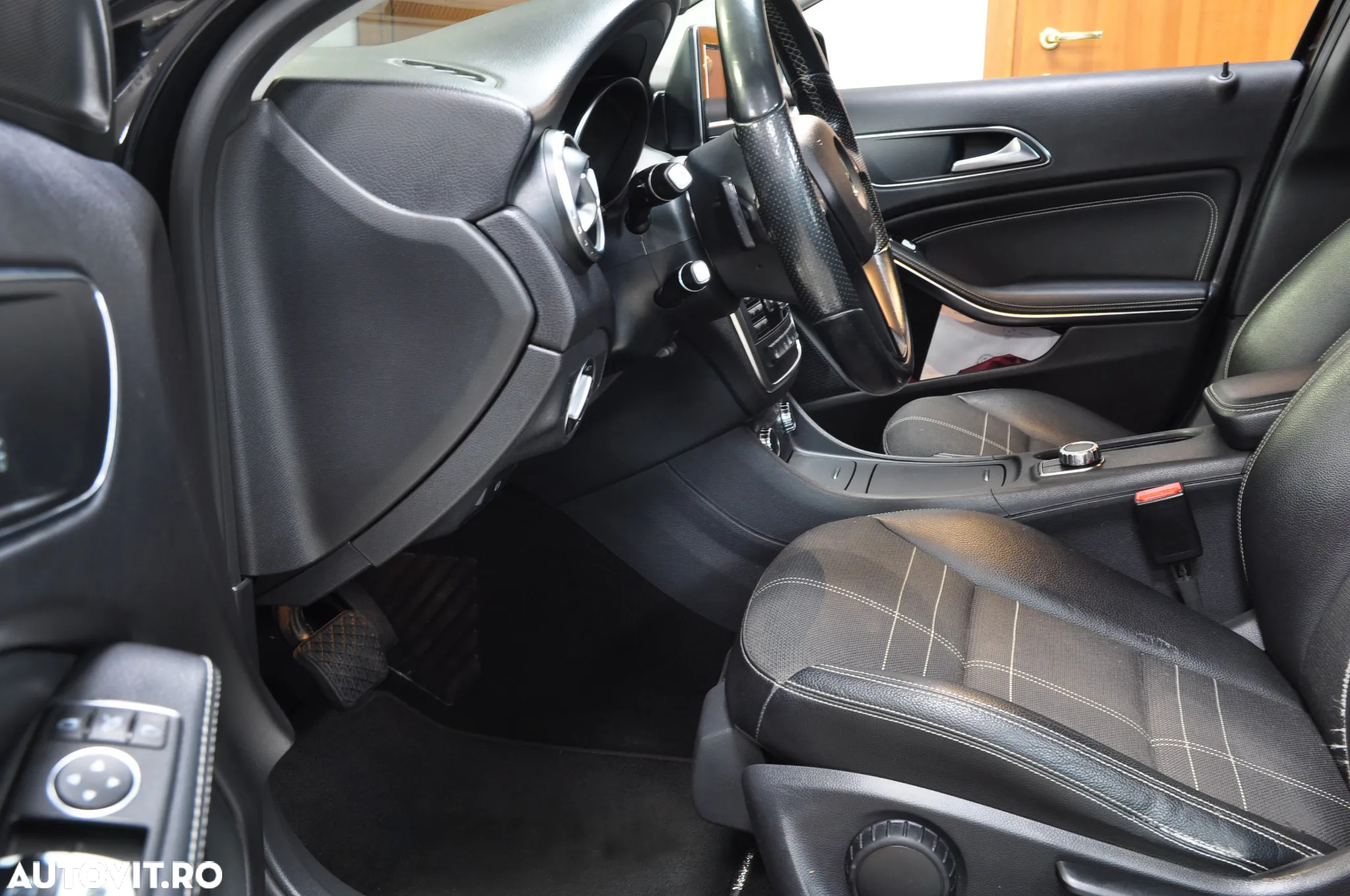 Mercedes-Benz GLA - 8