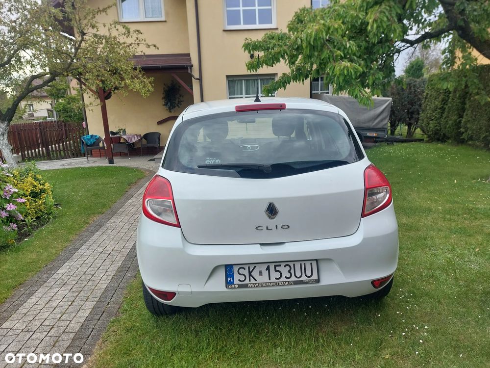 Renault Clio 1.2 16V Alize - 9