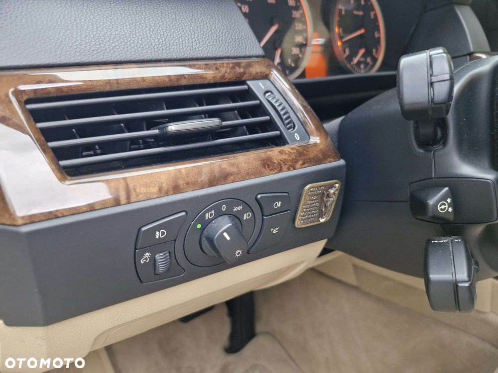 BMW Seria 5 523i - 10