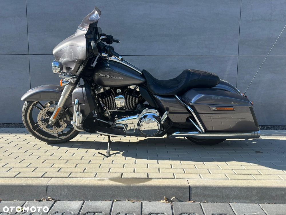 Harley-Davidson Touring Street Glide - 4