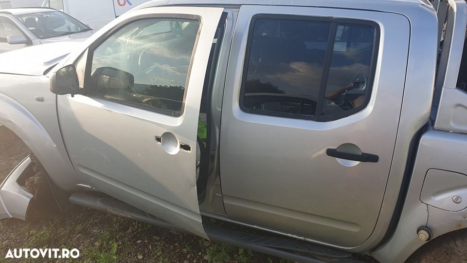 Dezmembrez Nissan NAVARA D40 2.5 diesel an 2006 - 3