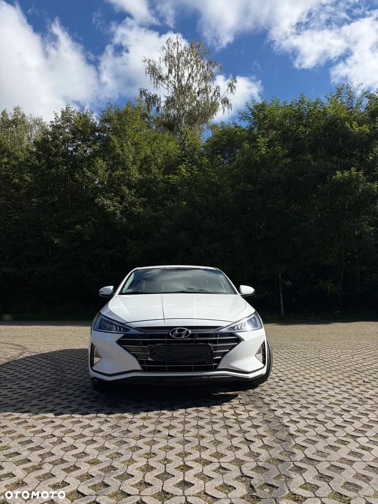 Hyundai Elantra - 2