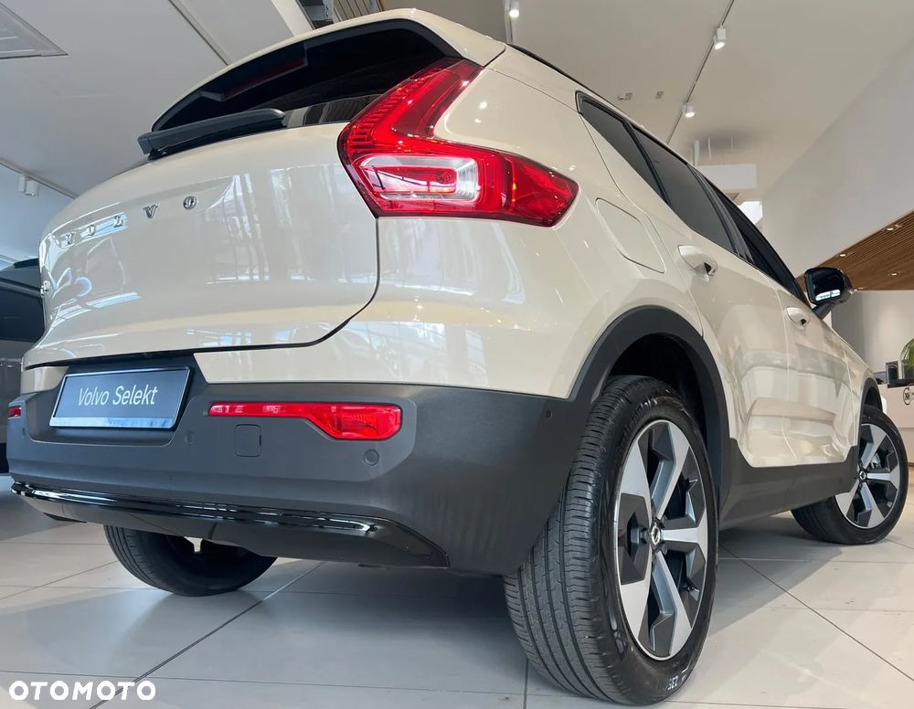 Volvo XC 40 B4 AWD Ultimate Dark - 19