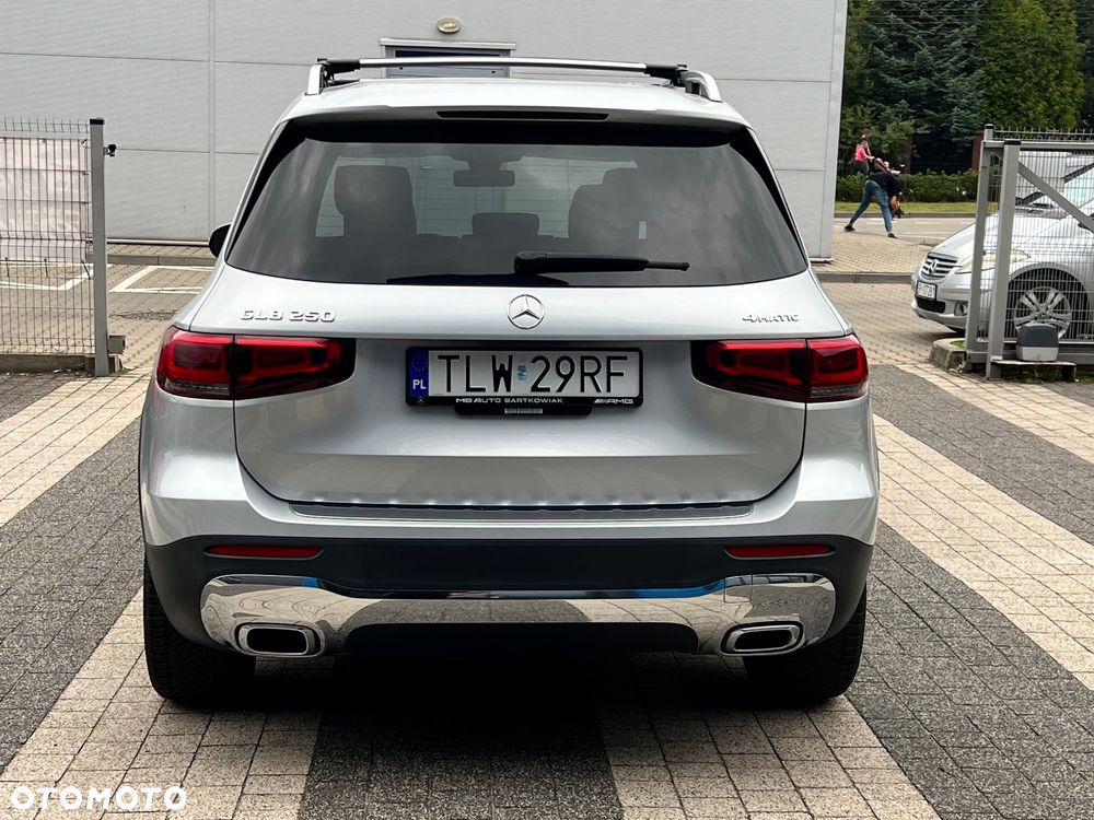 Mercedes-Benz GLB 250 4-Matic 8G-DCT - 2