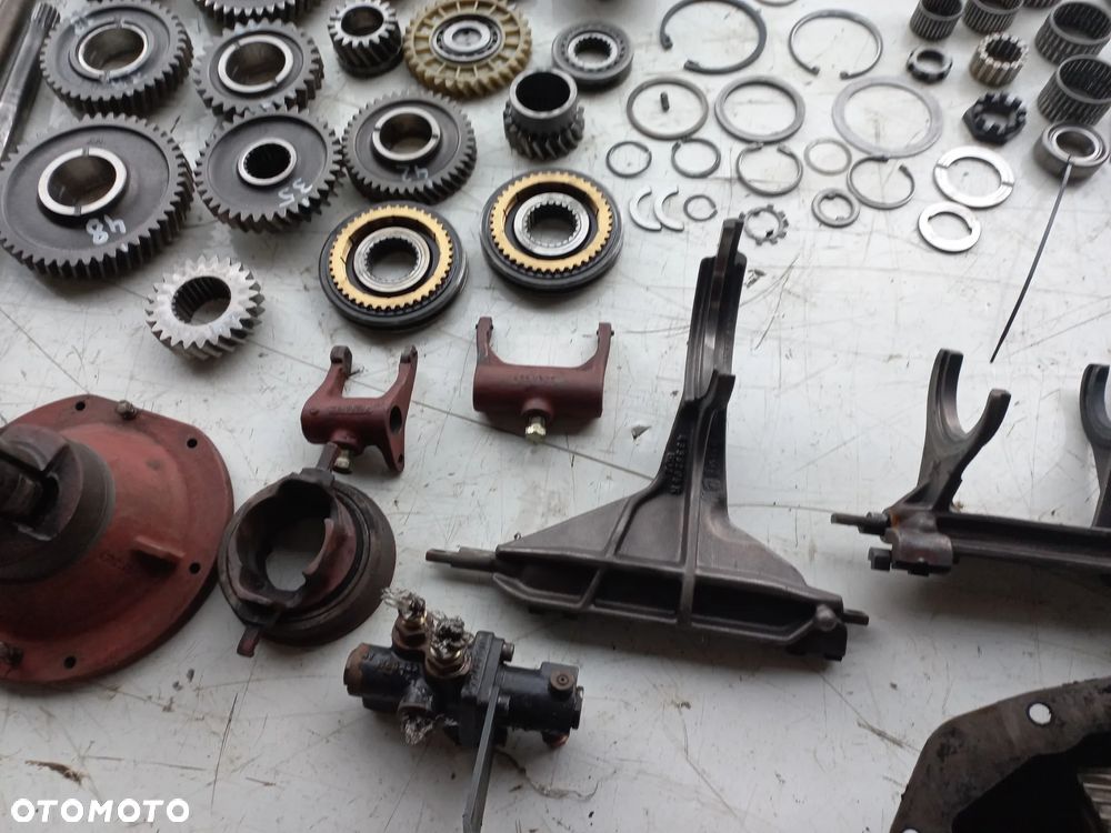 Deutz fahr DX 3.90,3.70,3.10,3.30, 3.65, 3.75,3.50,3.60, G70,4337918,4378828,4342689.WAŁEK,atak,synchronizator,podnośnik,mechanizm różnicowy,koło zębate,łożysko,piasta,most,kabina,silnik,skrzynia,obudowa mostu,zwolnice,koła,maska,części - 7