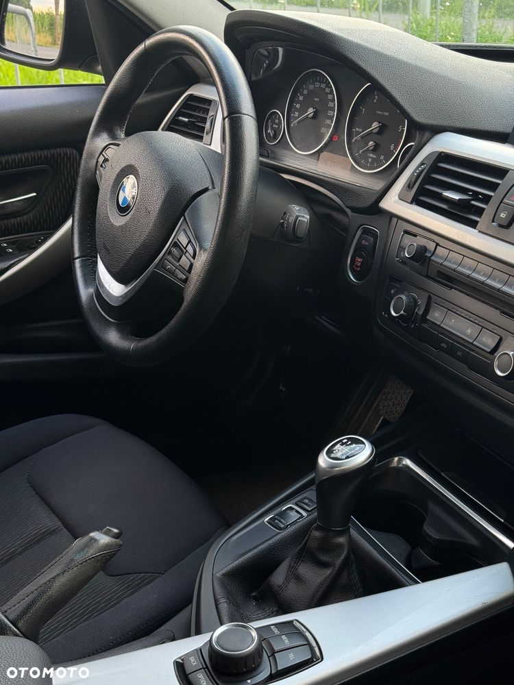 BMW Seria 3 320d - 12
