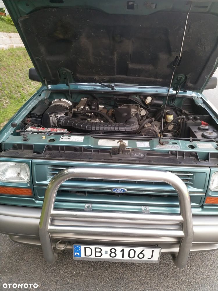 Ford Explorer Standard - 11