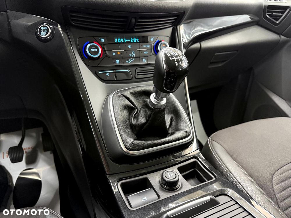 Ford Kuga 1.5 EcoBoost 2x4 Titanium - 20