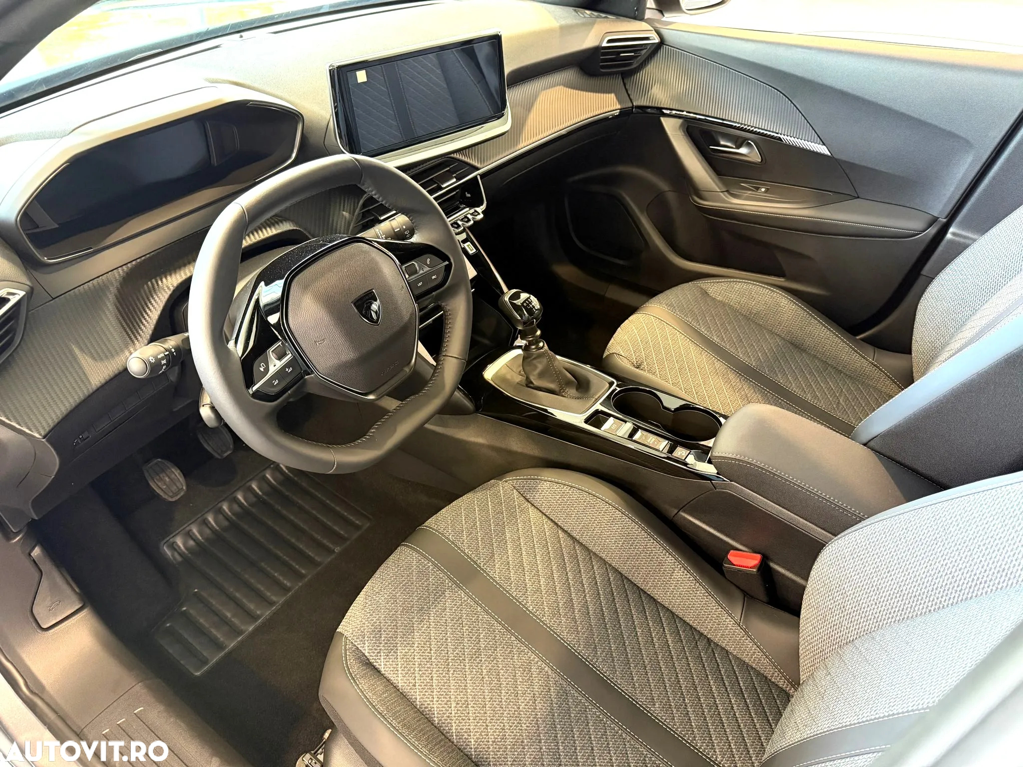 Peugeot 2008 1.2 L PureTech STT Allure - 6