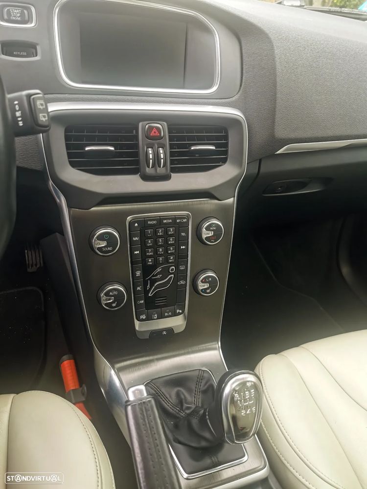 Volvo V40 D2 Summum - 11