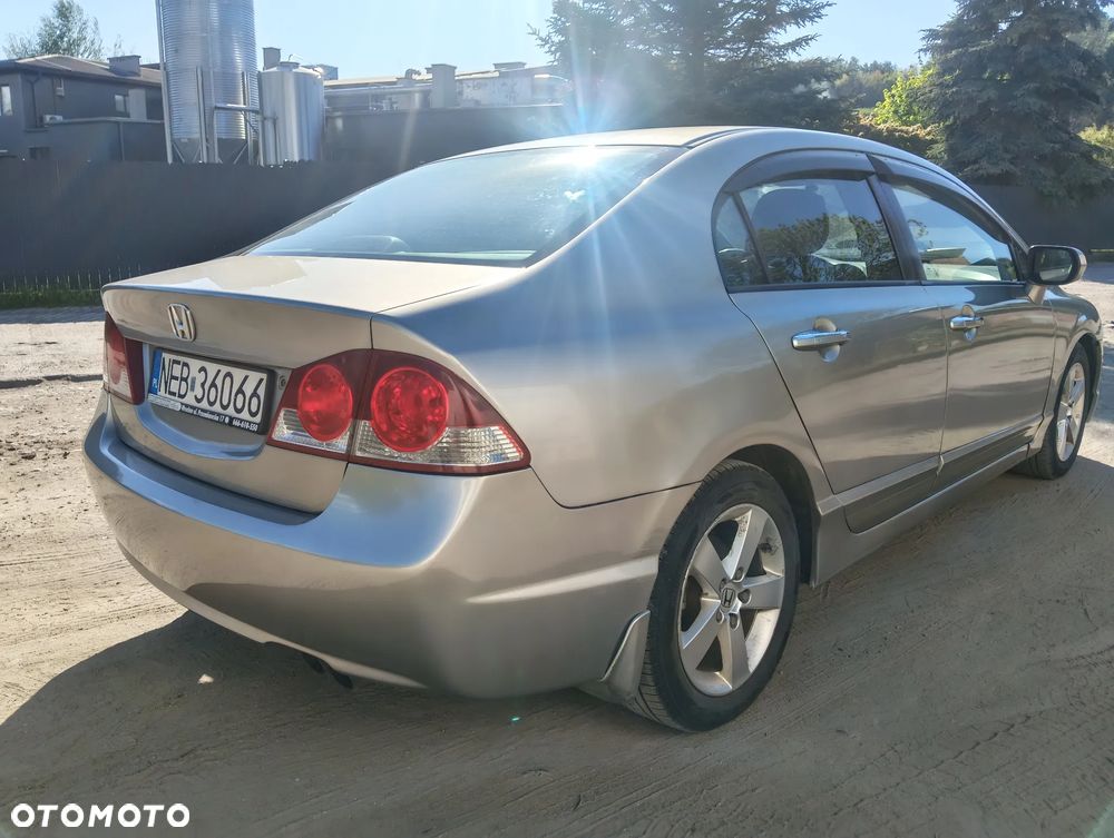 Honda Civic 1.8 Executive - 5