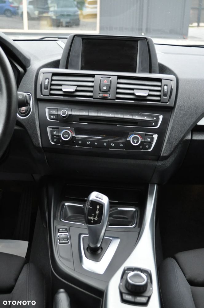 BMW Seria 1 116i - 24