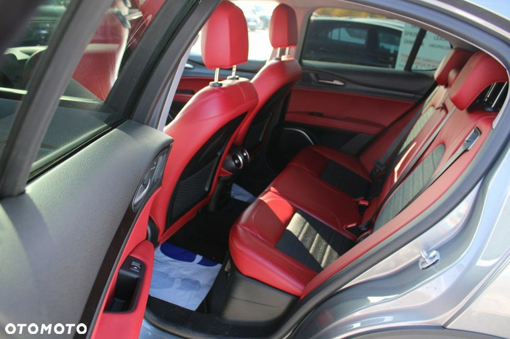 Alfa Romeo Stelvio - 18