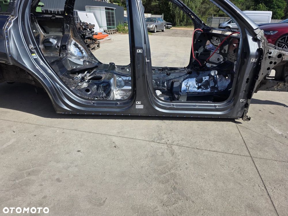 ĆWIARTKA PRÓG PRAWY STRONA PASAŻERA AUDI Q7 4M ORYGINAŁ ! - 1