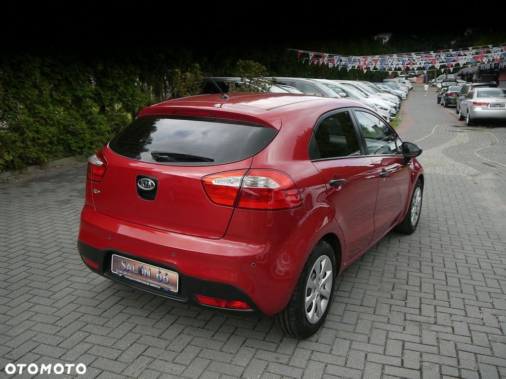 Kia Rio 1.4 L - 5
