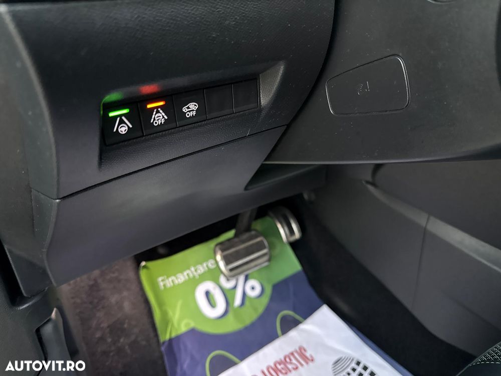 Peugeot 2008 PureTech 130 EAT8 GT Pack - 36