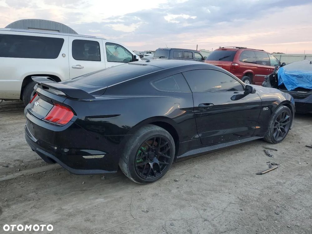 Ford Mustang 5.0 V8 GT - 4