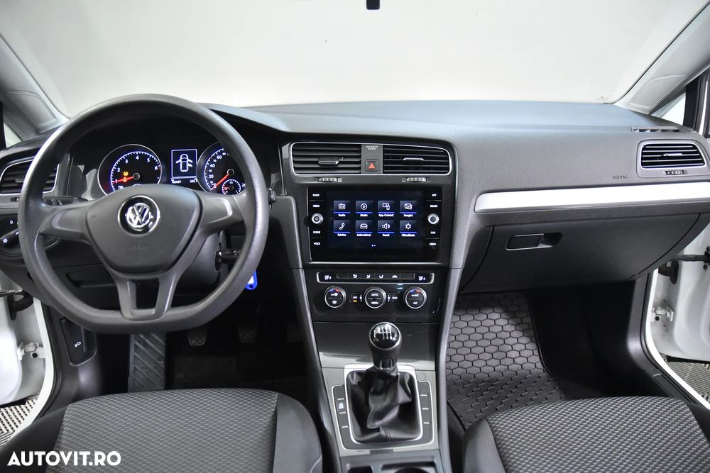 Volkswagen Golf - 10