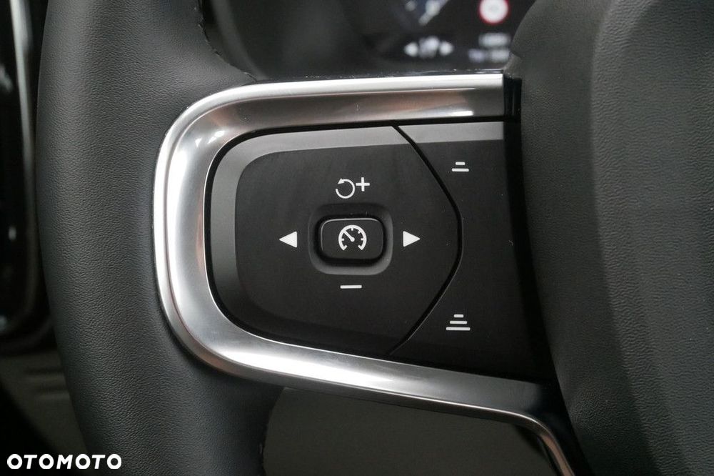 Volvo XC 40 B4 AWD Plus Bright - 24