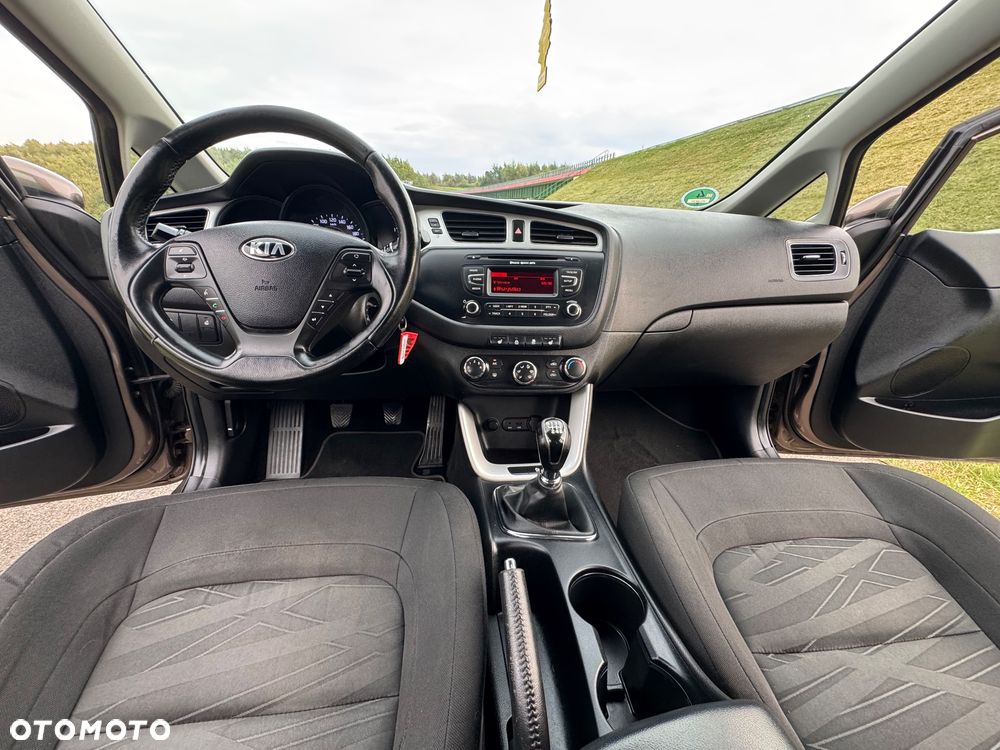 Kia Ceed 1.4 CVVT Fifa World Cup Edition - 32