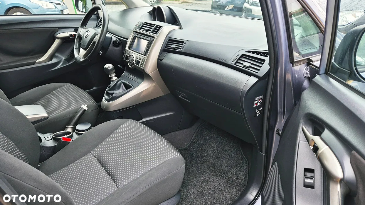 Toyota Verso 1.8 Premium EU5 7os - 37