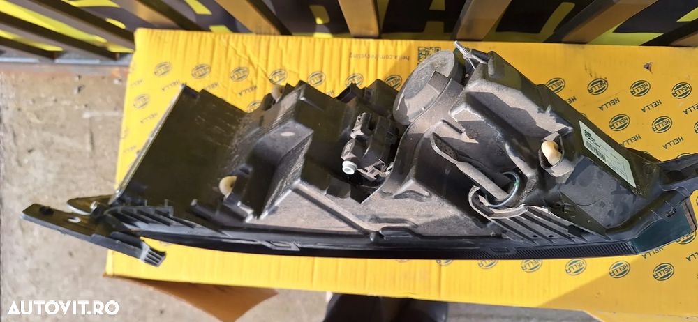 FAR LOGAN SANDERO JOGGER DREAPTA  FACELIFT - 3