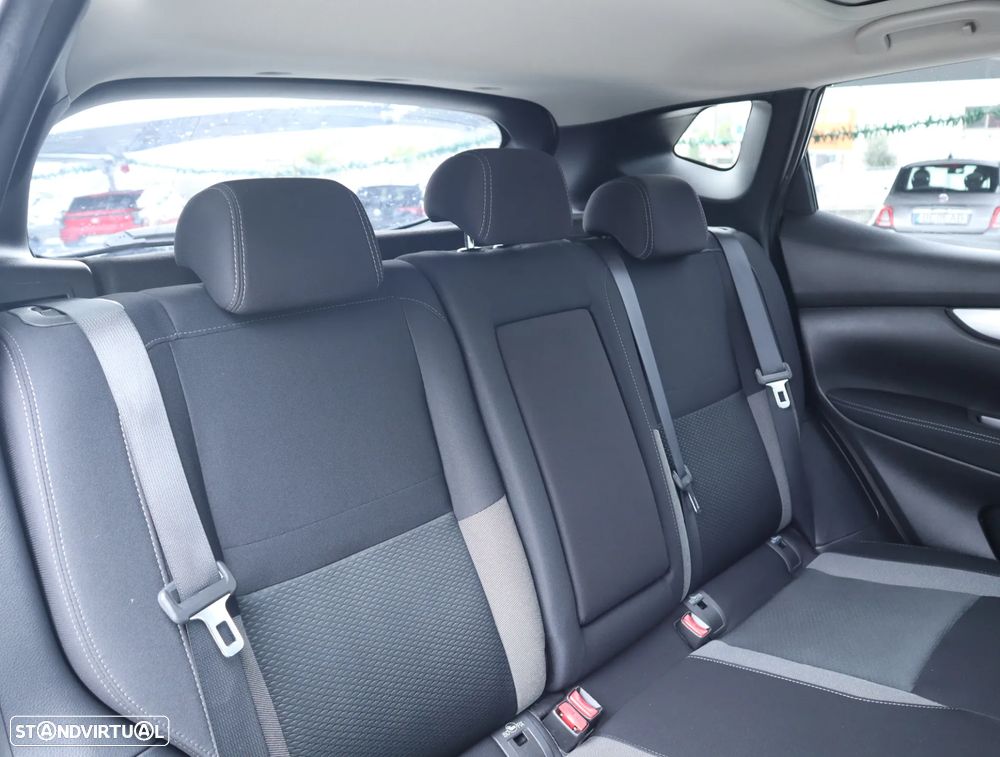 Nissan Qashqai 1.5 dCi N-Connecta - 23