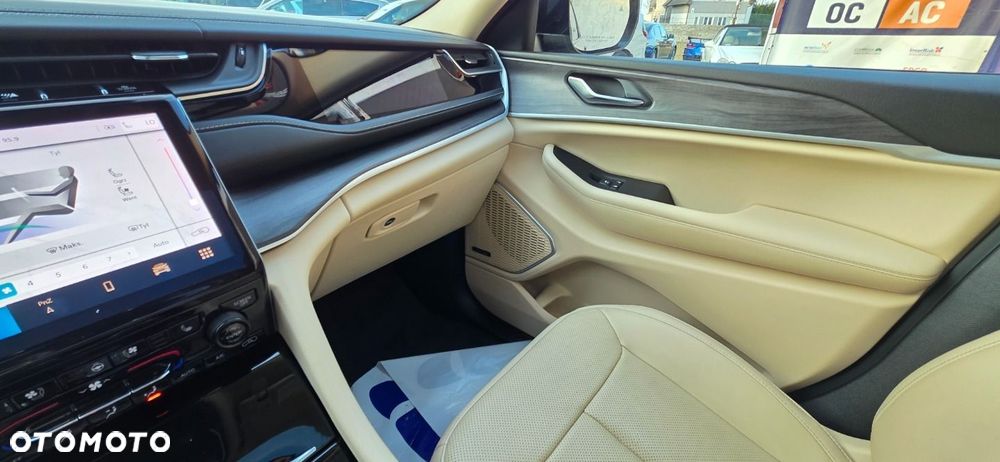 Jeep Grand Cherokee - 25