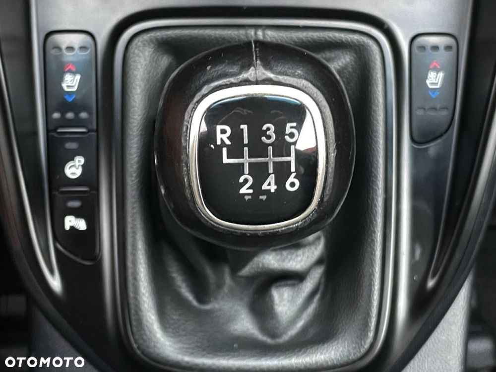 Kia Carens - 37
