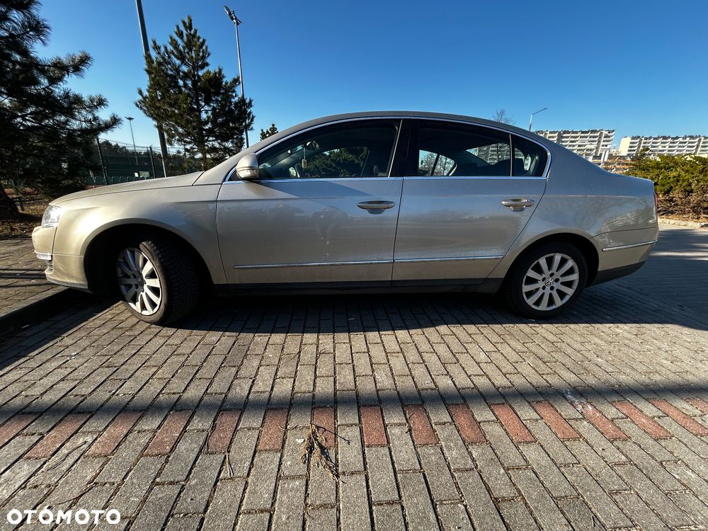 Volkswagen Passat 1.9 TDI Comfortline - 4