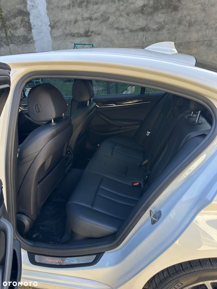 BMW Seria 5 530i xDrive Sport Line - 7