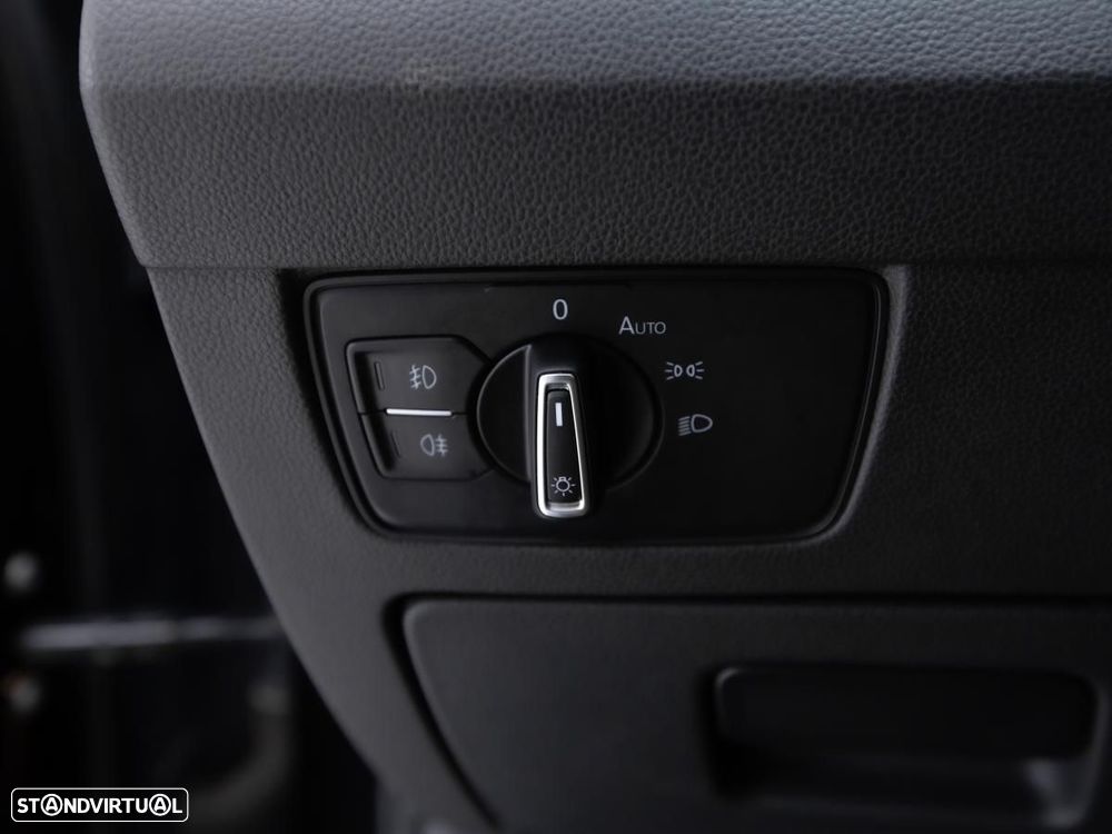 VW Passat Variant 2.0 TDI Business DSG - 14