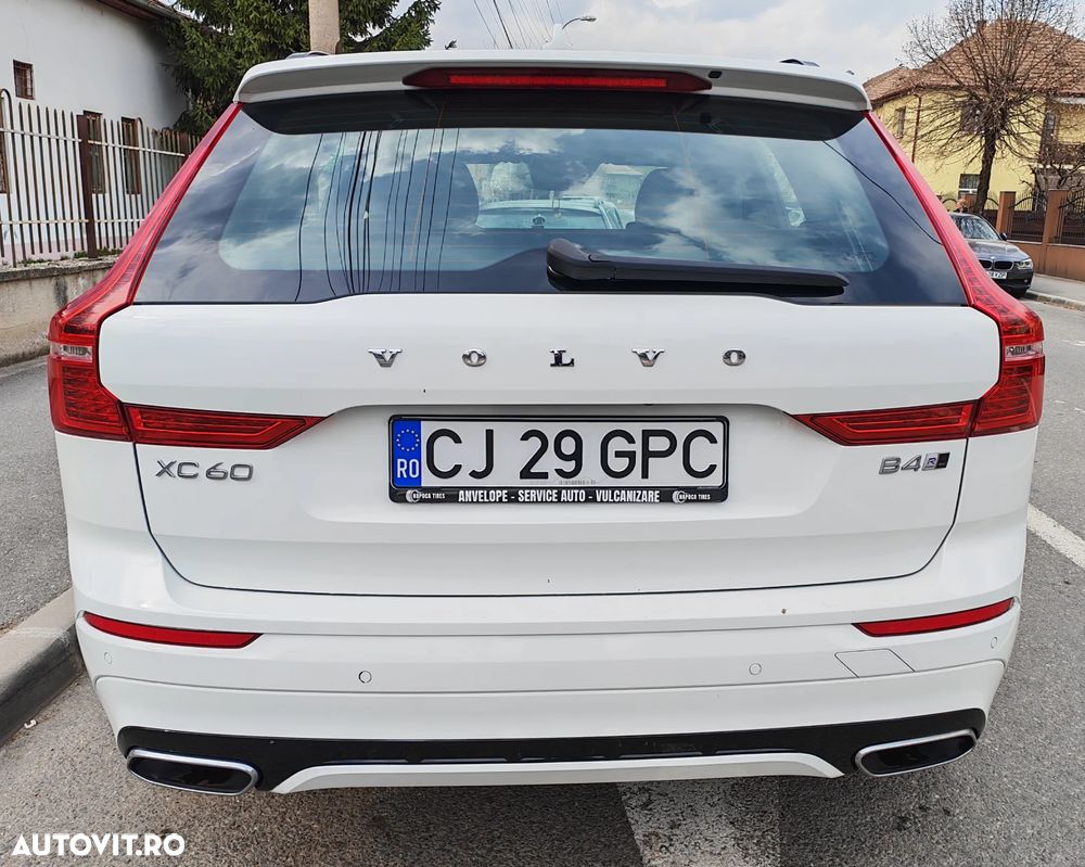 Volvo XC 60 B4 MHEV AWD R-Design - 3