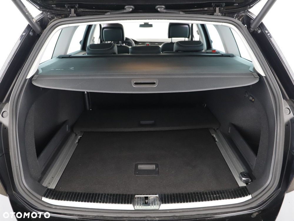 Volkswagen Passat Variant 2.0 TDI 4Mot Elegance DSG - 26