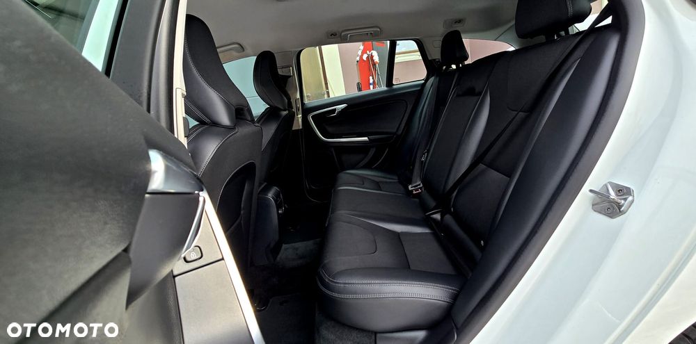 Volvo V60 T3 Momentum - 28