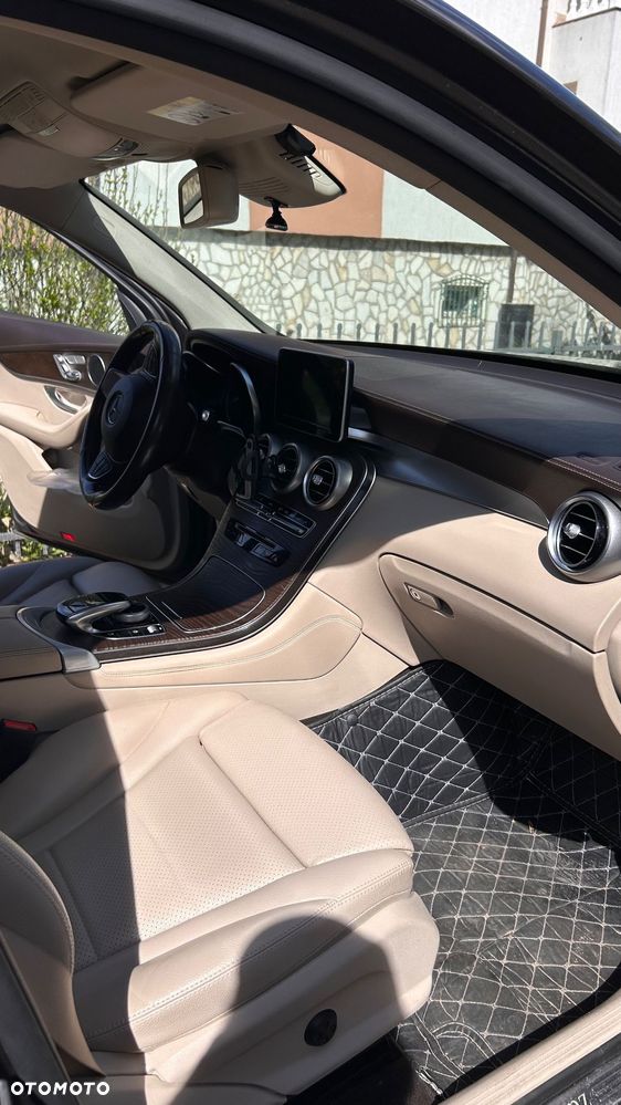 Mercedes-Benz GLC - 12
