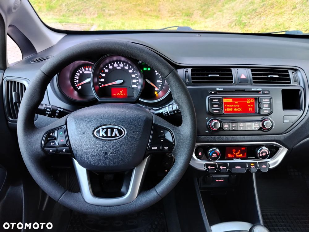 Kia Rio 1.2 Dream Team Edition - 13