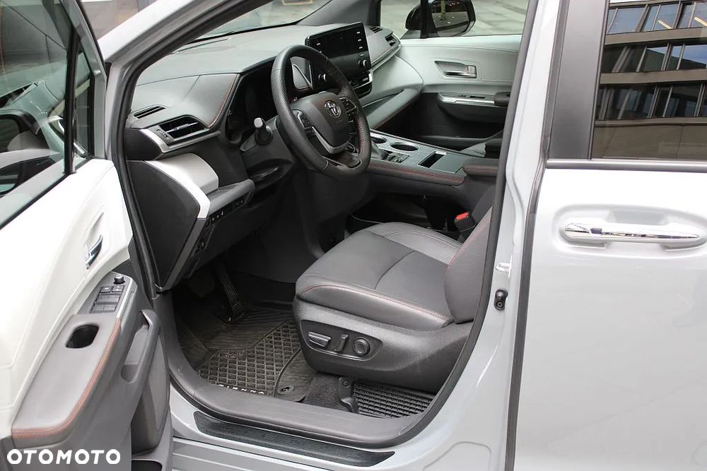 Toyota Sienna - 7